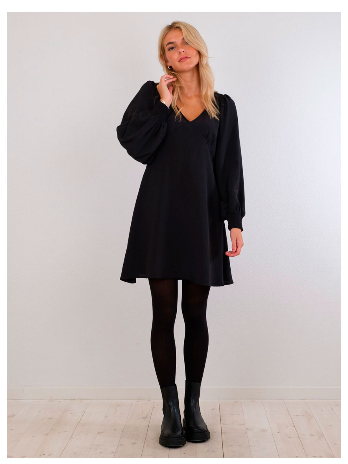 A'POKE - Noir Tez Mini Crepe Dress - Shop crepe kjole