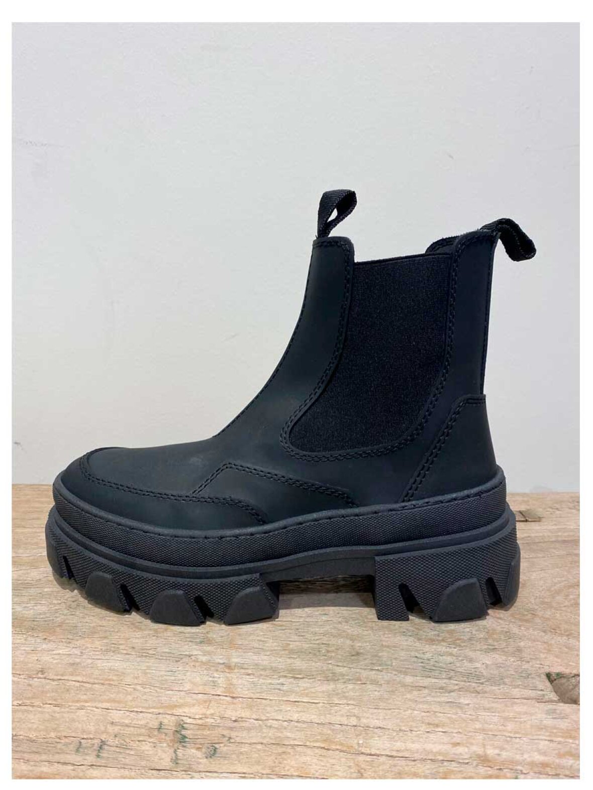 tredobbelt tub Græder A'POKE - Shoe Biz Copenhagen Vulrica RR Boots Black