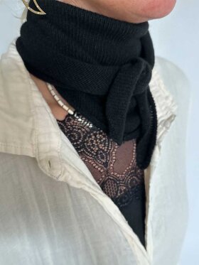 Black Colour - BCTriangle Knitted Scarf