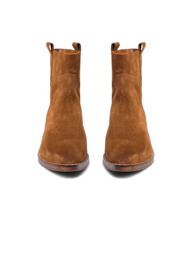 Sofie Schnoor - S233741 Boot