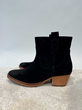 Sofie Schnoor - S233741 Boot