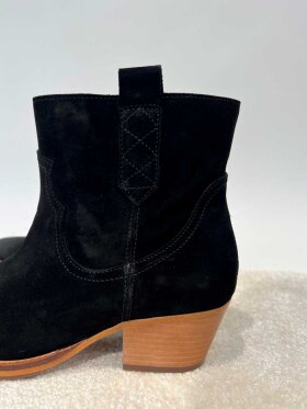 Sofie Schnoor - S233741 Boot