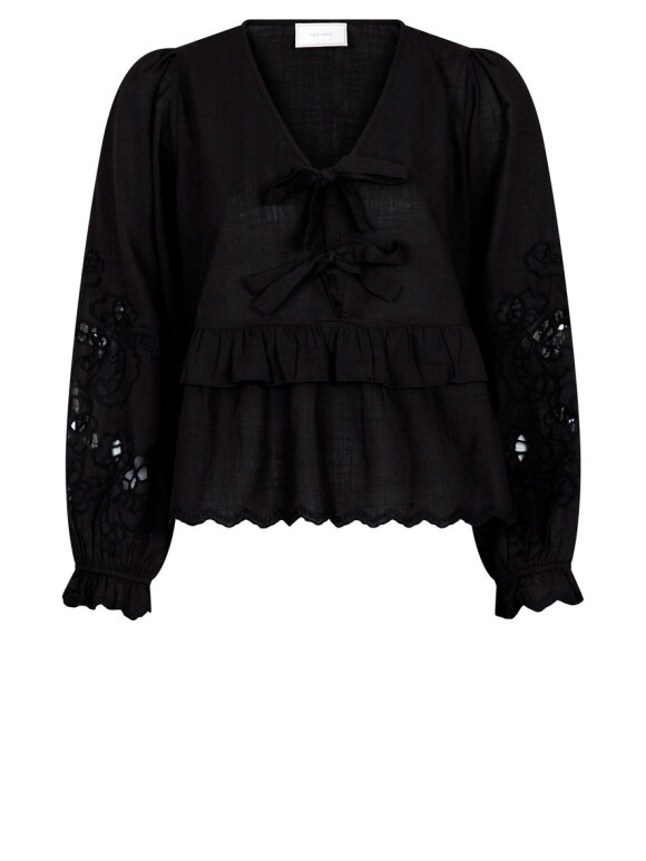 Neo Noir - Eden Embroidery Blouse