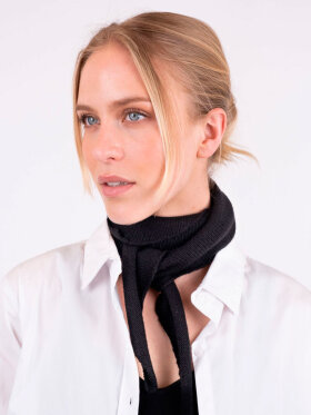 Neo Noir - Misty Knit Scarf