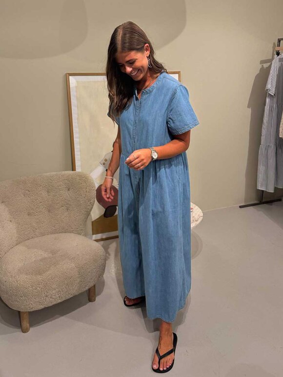 knee length dresses for ladies SaraiLL Maxi Dress in Cream main image 0