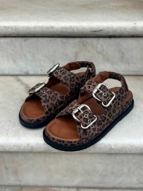 Copenhagen Shoes - The Magical Leopard Sandal - Lev. midt juni