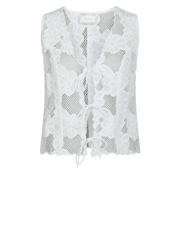 Neo Noir - Alboa Embroidery Top