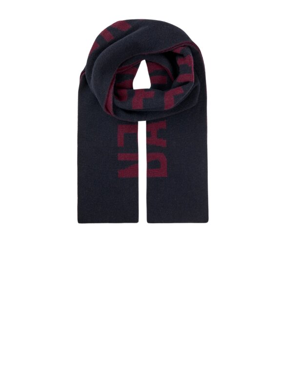 Baum Und Pferdgarten - Leora Scarf