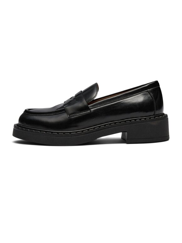 Pavement - PANayeli Patent Loafer