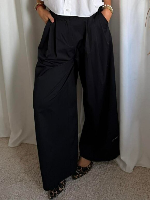 Haute L'amitié - Tech Tailor Tall Pant - Lev. maj Haute L'amitié - Tech Tailor Tall Pant - Lev. maj