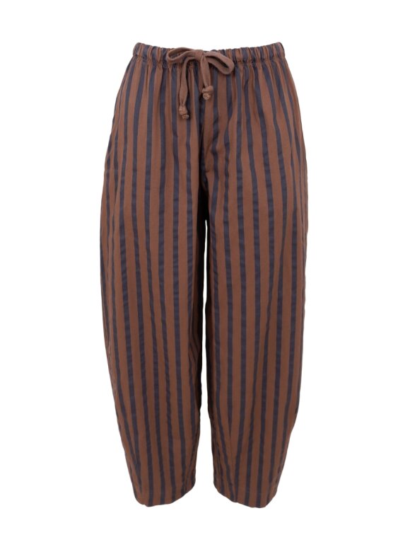 Black Colour - BCMallu Barrel Pant Lev. Juli Black Colour - BCMallu Barrel Pant Lev. Juli