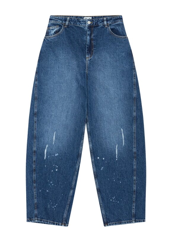 Baum Und Pferdgarten - Nevin Jeans Baum Und Pferdgarten - Nevin Jeans