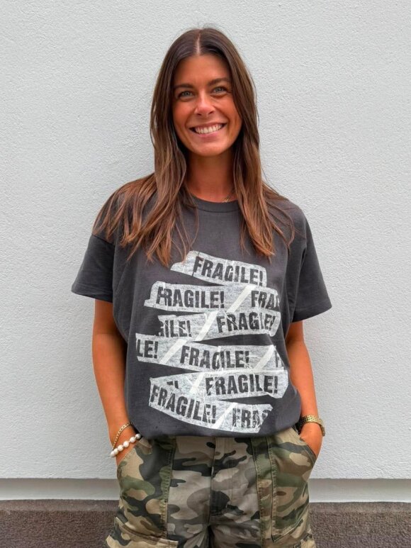 Rabens Saloner - Fragile Boxy T-shirt -Ary Rabens Saloner - Fragile Boxy T-shirt -Ary