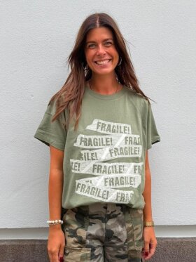Rabens Saloner - Fragile Boxy T-shirt -Ary