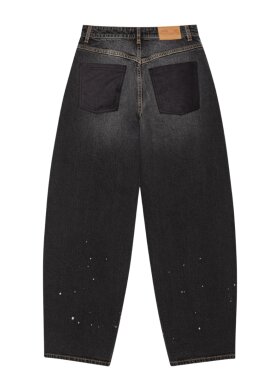 Baum Und Pferdgarten - Nevin Jeans