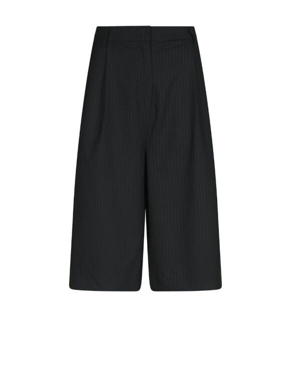 Neo Noir - Rima Slim Pinstripe Shorts