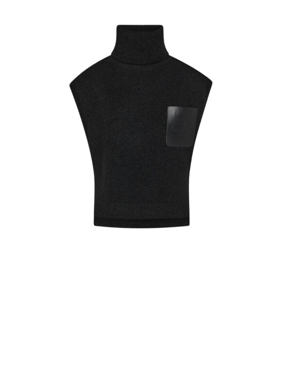 Haute L'amitié - Darcia Pocket Knit Vest Haute L'amitié - Darcia Pocket Knit Vest