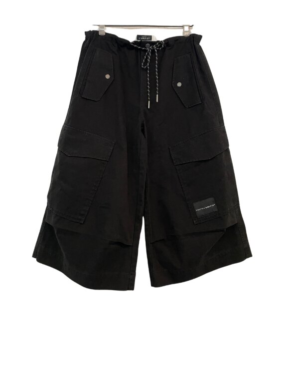 Haute L'amitié - Pull On Cargo Bermudas - Lev. nov. Haute L'amitié - Pull On Cargo Bermudas - Lev. nov.